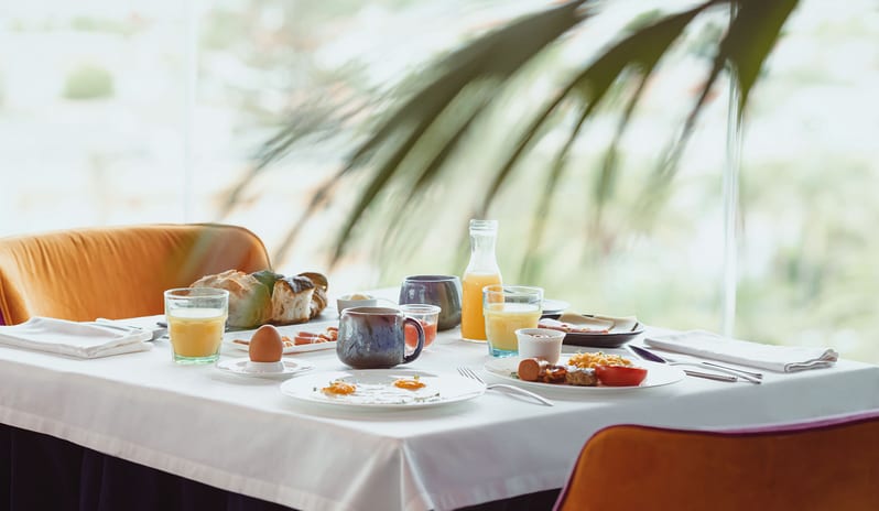 HOTEL BOHEMIA SUITES - 360 DEGREE RESTAURANT BREAKFAST